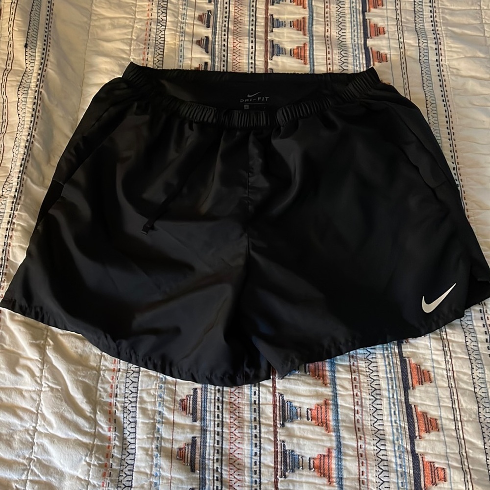 Nike 5” lined running shorts